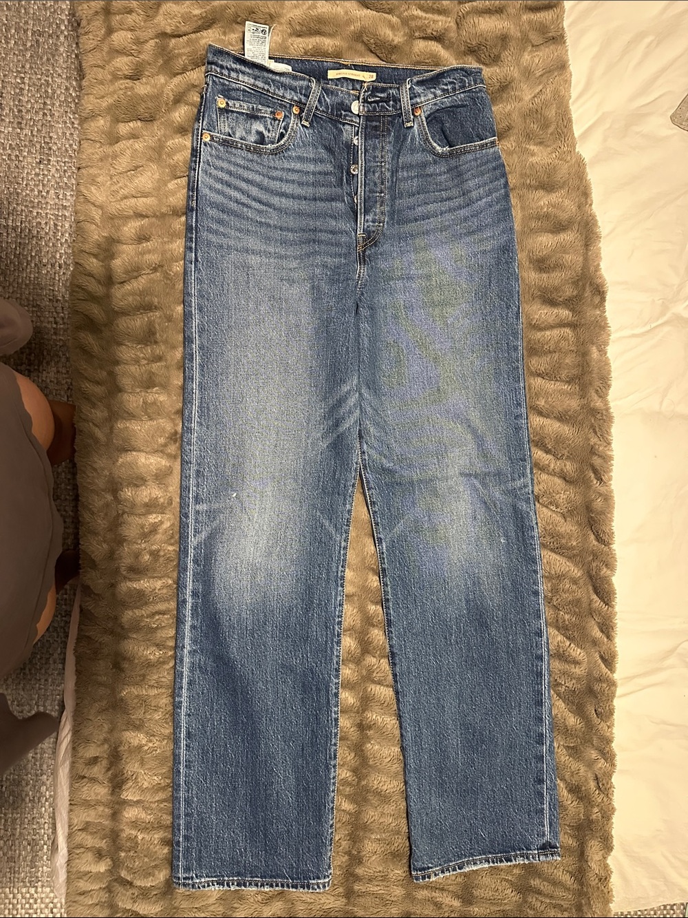 Levi’s Ribcage Straight-Leg Jeans in Medium Blue Denim